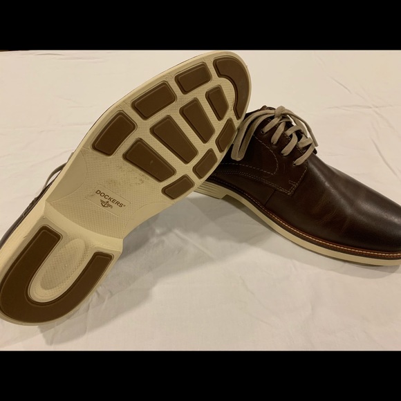 Like new 9.5 Dockers brown leather shoes - Picture 3 of 4